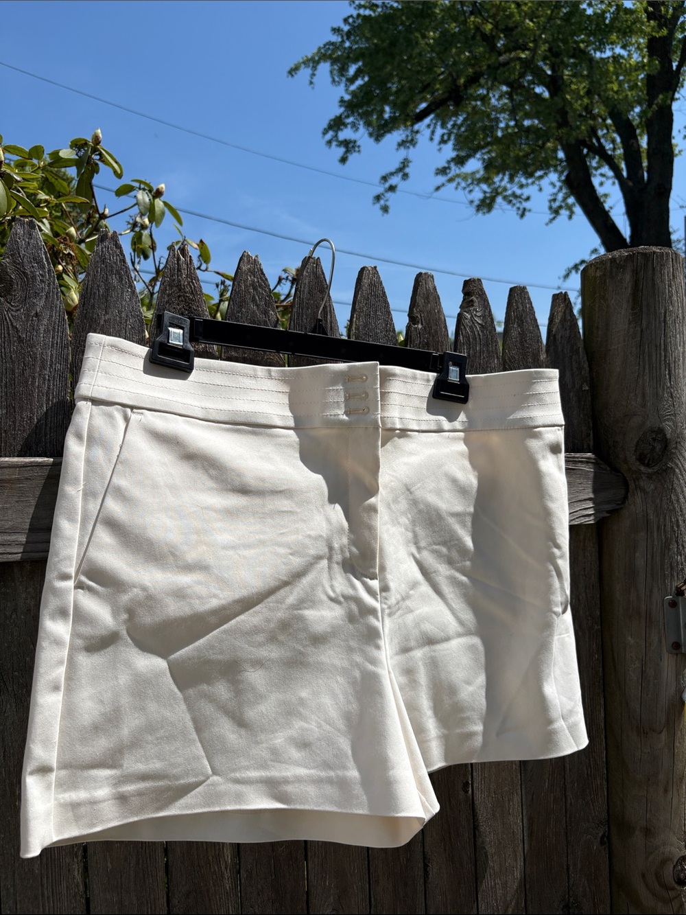 Loft size 18 white cotton blend skort.